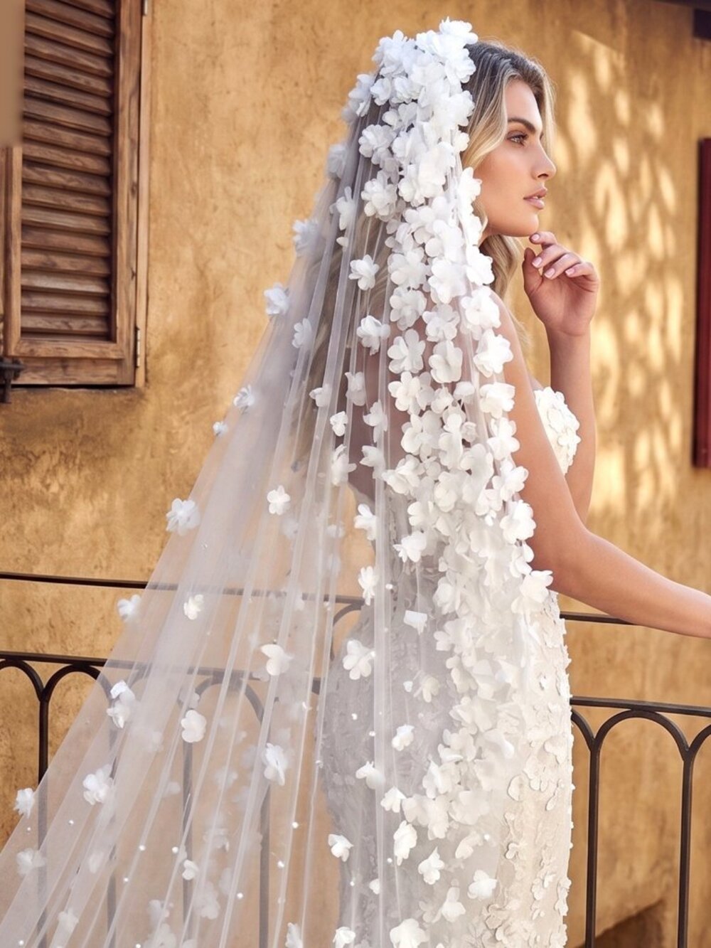 Heavy 3D Flower Tulle Wedding Veil 150x160cm Comb